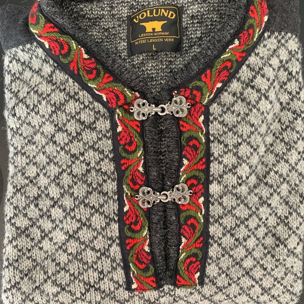 Men’s Norwegian Wool Sweater, Large. VOLUND Lokken-Norway N-7332 LOKKEN VERK